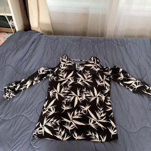 Le Château open shoulder 3/4length sleeve blouse.